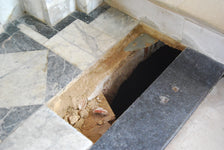Chambre funéraire détecté en-dessous d'une église Hidden tomb discovered under church